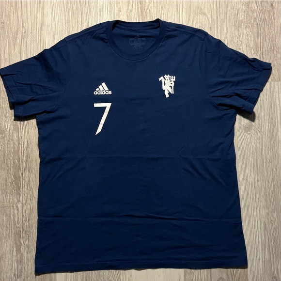 Manchester United Ronaldo Shirt - Picture 3 of 3